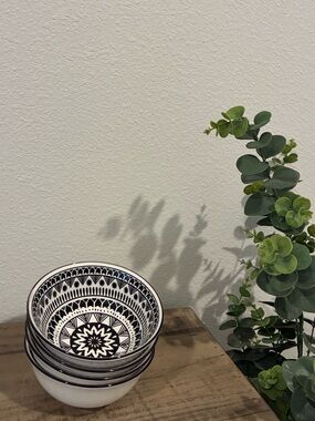 Set of 4 Black and White Cereal Bowls.
